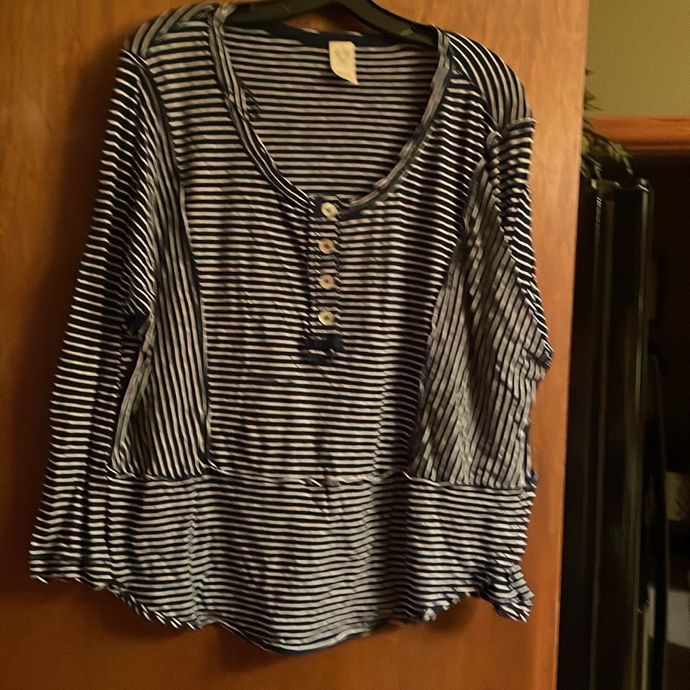 Free People shirt - Picture 2 of 4